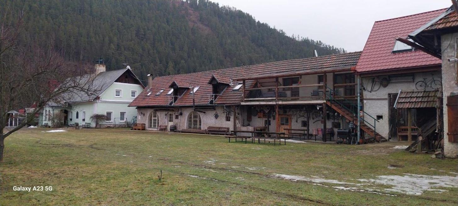 Zemianska Kuria Vachtar Hotel Kralova Lehota Exterior photo